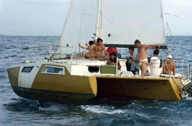 Tri-Star 27-9 Sailing